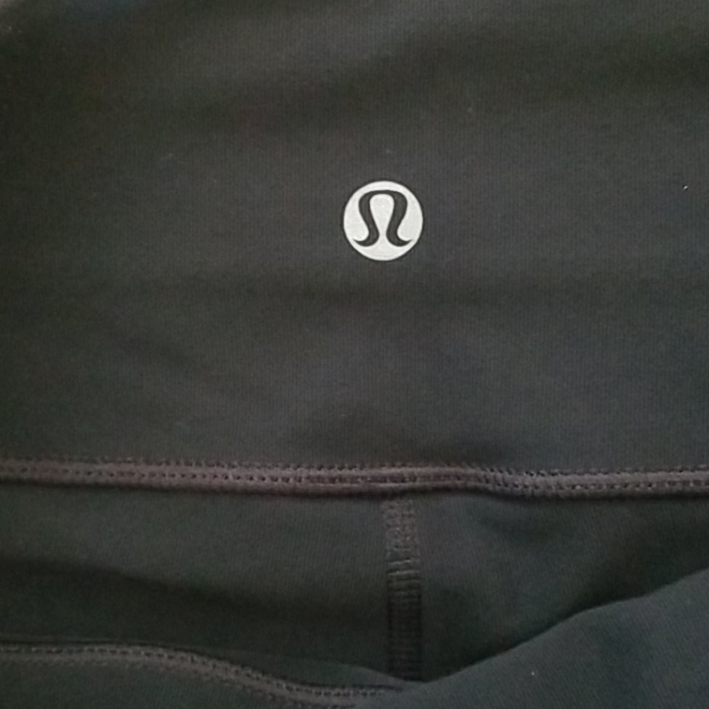 Lululemon Reversible Crops - Picture 3 of 5